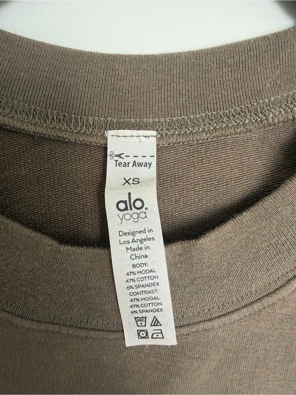 Alo Double Take Pullover cropped raw hem long sleeve in olive branch - Picture 3 of 9